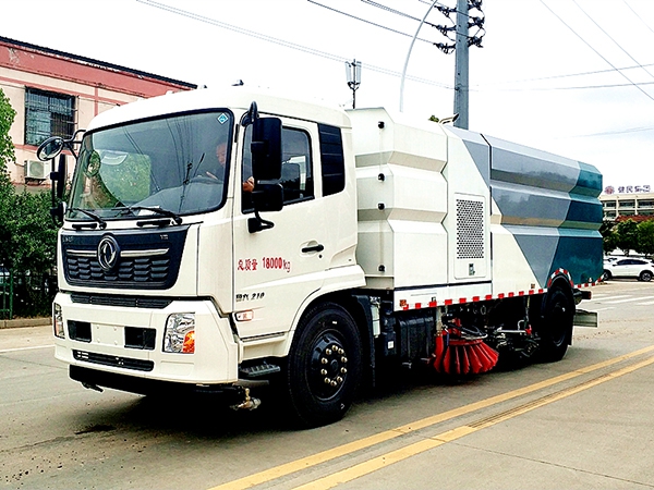 東風(fēng)天錦洗掃車(chē)國(guó)六